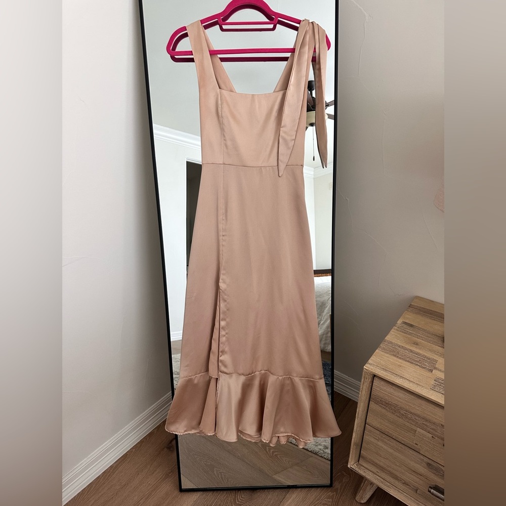 Show me your MuMu Claire midi dress